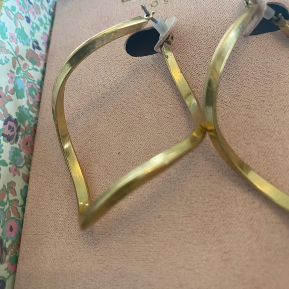 New Lucky brand, gold tone, metal earrings, irregular hoop style - Picture 3 of 6
